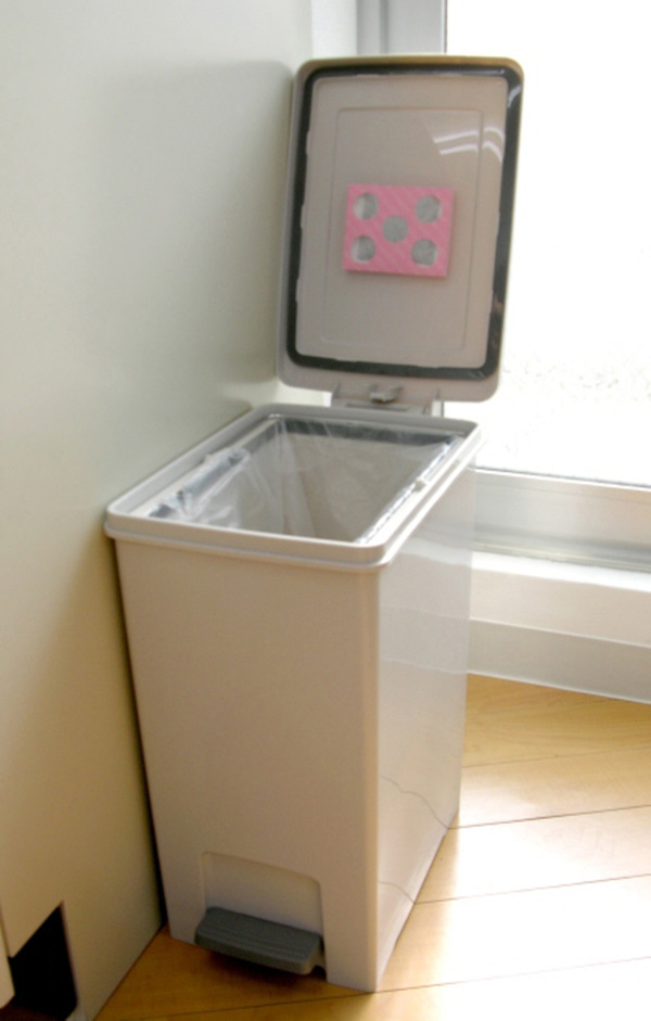 消臭剤 おむつ用 強力消臭 ごみ箱 ゴミ箱 炭 消臭 簡単 悪臭 臭い 簡単取り付け 臭い取り おむつ 紙おむつ オムツ におい ニオイ 抑制の通販はau Pay マーケット リビングート