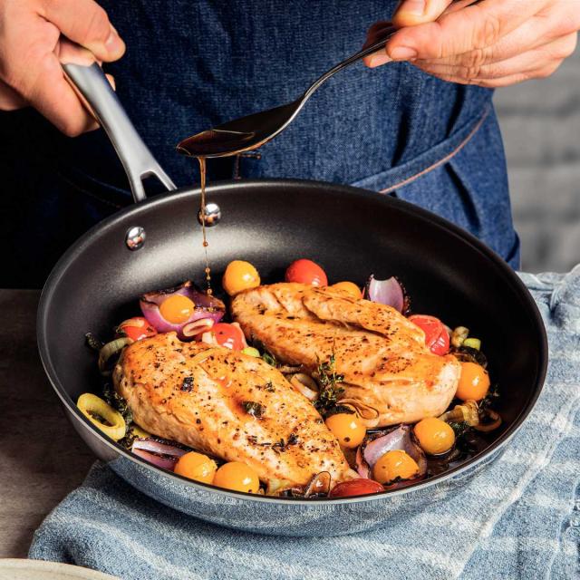 フライパン 26cm IH対応 ステンレス製 ノンスティック加工 グラーノ トラモンティーナ （ TRAMONTINA ガス火対応 オール熱源対応 ふっ素加工 26センチ ステンレス 食洗機対応 オーブン対応 高級 調理器具 フッ素コーティング ）の通販は