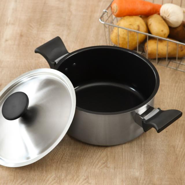 両手鍋 20cm IH対応 ステンレス製 内面セラミック加工 シチューポット 日本製 UMIC （ ガス火対応 オール熱源対応 両手なべ 鍋 軽い なべ 20センチ アルミ製 つや消し 3層構造 軽量 深型 蓋付き ）