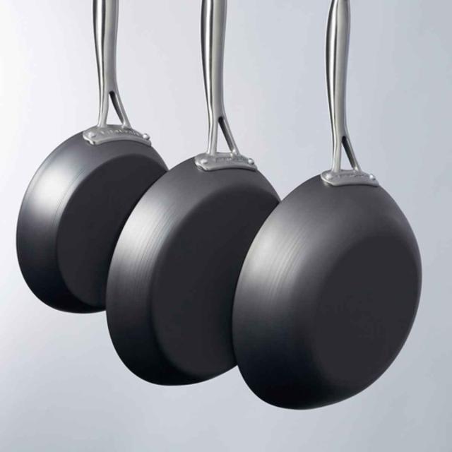 Vita Craft 深型フライパン 26cm IH対応 鉄製 スーパー鉄 ウォックパン ( ビタクラフト ガス火対応 鉄フライパン 金属ヘラOK 日本製 26センチ 鉄 フライパン 深型 炒め鍋 いため鍋 鉄製フライパン 窒化加工 フライパン 26cm)の通販は Vita Craft 深型フライパン 26cm IH対応 鉄製 スーパー鉄 ウォックパン ( ビタクラフト ガス火対応 鉄フライパン 金属ヘラOK 日本製 26センチ 鉄 フライパン 深型 炒め鍋 いため鍋 鉄製フライパン 窒化加工 フライパン 26cm)の通販は