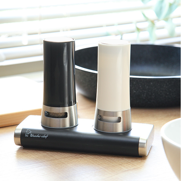 調味料入れ 塩 胡椒 2本セット マグネティック 塩＆胡椒ボトル
