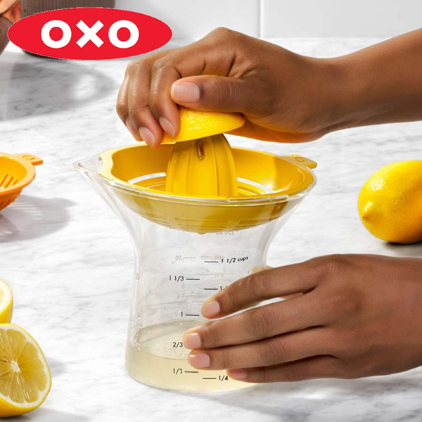 OXO ジューサー 2-in-1 シトラスジューサー （ 絞り器 レモン絞り れもん絞り 果実絞り器 果汁絞り器 目盛り付き 計量カップ 大小セット 万能 便利グッズ フツール 果物 くだもの ）
