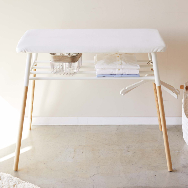 アイロン台 出しておける スタンド式 棚付アイロン台 トスカ tosca （ スタンド式アイロン台 棚付き 出しっぱなし アイロン掛け インテリア 作業台 アイロンマット アイロンデスク 天然木 おしゃれ ナチュラル 家事デスク ）の通販は