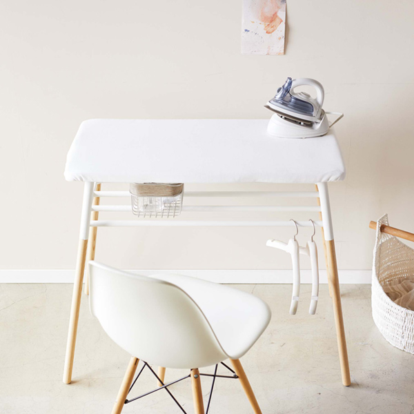 アイロン台 出しておける スタンド式 棚付アイロン台 トスカ tosca （ スタンド式アイロン台 棚付き 出しっぱなし アイロン掛け インテリア 作業台 アイロンマット アイロンデスク 天然木 おしゃれ ナチュラル 家事デスク ）の通販は