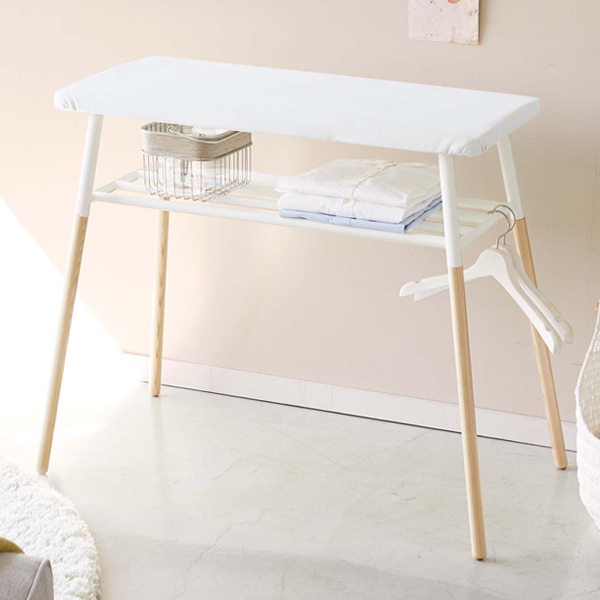 アイロン台 出しておける スタンド式 棚付アイロン台 トスカ tosca （ スタンド式アイロン台 棚付き 出しっぱなし アイロン掛け インテリア 作業台 アイロンマット アイロンデスク 天然木 おしゃれ ナチュラル 家事デスク ）の通販は