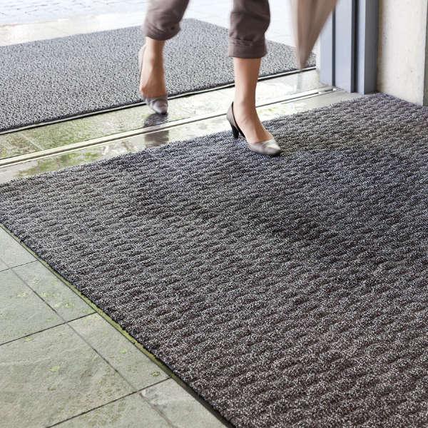 玄関マット 吸水マット 業務用 60×90cm 雨天用超吸水マット オフィス サイズオーダー （ コンドル 山崎産業 玄関 マット 屋内用 吸水 防炎適合品 雨天 土砂 除去 出入り口 室内用 フチあり 縁 ）_5