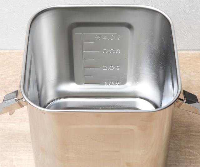 米びつ 4kg 角型 キッチンポット パッキン フック付 18cm ステンレス製 （ 米櫃 ライス缶 保存容器 ステンレス 日本製 ライスストッカー 冷蔵庫 お米 タレ 調味料 だし 保存 収納 目盛り シンク下 少量 ロック おしゃれ 5.3L ）_14