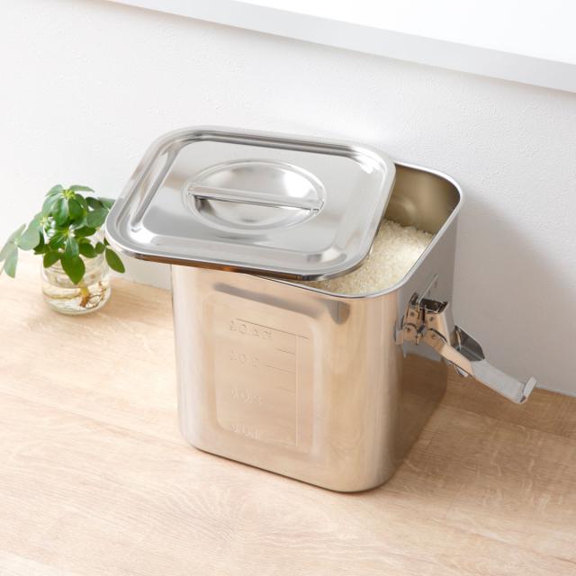 米びつ 4kg 角型 キッチンポット パッキン フック付 18cm ステンレス製 （ 米櫃 ライス缶 保存容器 ステンレス 日本製 ライスストッカー 冷蔵庫 お米 タレ 調味料 だし 保存 収納 目盛り シンク下 少量 ロック おしゃれ 5.3L ）_4