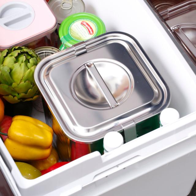 米びつ 4kg 角型 キッチンポット パッキン フック付 18cm ステンレス製 （ 米櫃 ライス缶 保存容器 ステンレス 日本製 ライスストッカー 冷蔵庫 お米 タレ 調味料 だし 保存 収納 目盛り シンク下 少量 ロック おしゃれ 5.3L ）_6
