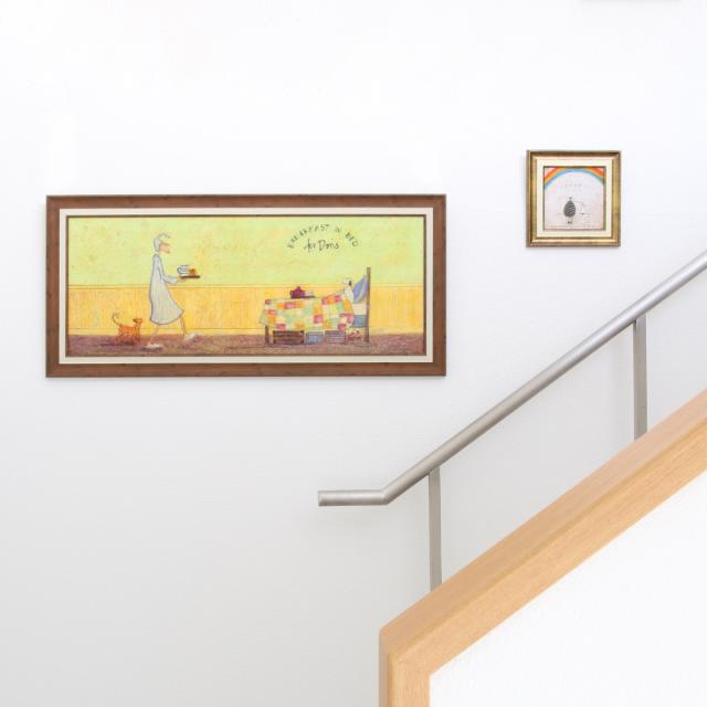 アートパネル サムトフト 『ドリスとベッドで朝食』 94.5×43cm （ 絵画 絵 アート インテリア 額 額入り 壁掛け 犬 動物 ネコ ポスター アートフレーム アートポスター ウォールアート パネル 額付き 額縁 壁飾り リビング ）_9