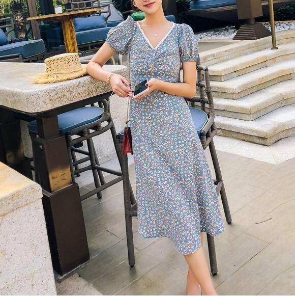 ティアードワンピースレディース カシュクール デート お出かけ 可愛い 上品 女子会 着回し 普段使い イベント 女っぽ ラブリー キュート ガーリー 春 夏 上品 シングル ママ 10代 20代 30代 40代 主役級 レース ミドル丈 おしゃれ Ｖネック こなれ感 大人可愛い フレアの通販は