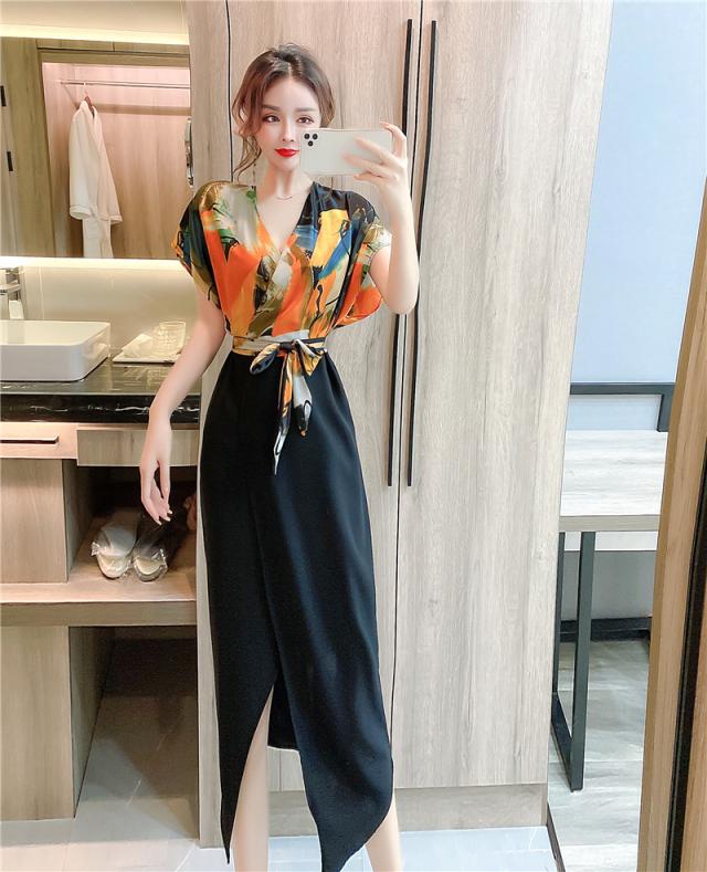 ワンピース 半袖 ノースリーブ 春 夏 秋 きれいめ 膝下 ミモレ丈 フレンチスリーブ Vネック カシュクール 襟なし ストレート Iライン 切り替えデザイン ドッキング ウエストマーク ウエストリボン スリット ブラック 黒 S M L XL 大人可愛い カジュアル 大人 上品 おしゃれの通販は