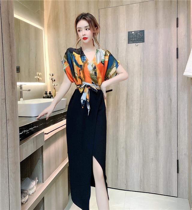 ワンピース 半袖 ノースリーブ 春 夏 秋 きれいめ 膝下 ミモレ丈 フレンチスリーブ Vネック カシュクール 襟なし ストレート Iライン 切り替えデザイン ドッキング ウエストマーク ウエストリボン スリット ブラック 黒 S M L XL 大人可愛い カジュアル 大人 上品 おしゃれの通販は