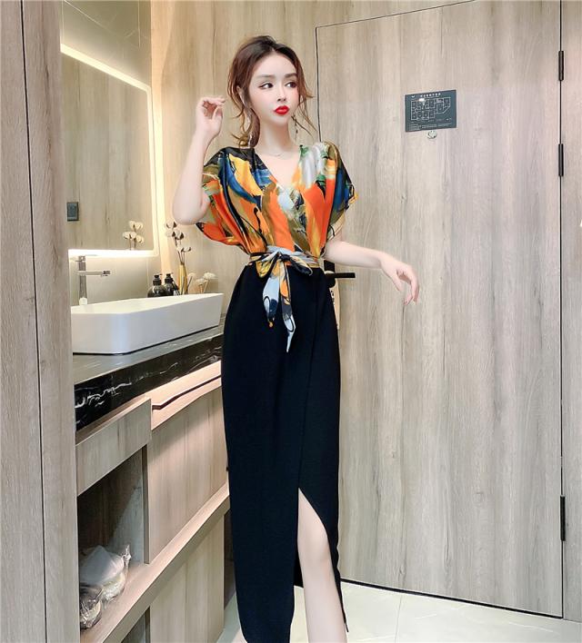 ワンピース 半袖 ノースリーブ 春 夏 秋 きれいめ 膝下 ミモレ丈 フレンチスリーブ Vネック カシュクール 襟なし ストレート Iライン 切り替えデザイン ドッキング ウエストマーク ウエストリボン スリット ブラック 黒 S M L XL 大人可愛い カジュアル 大人 上品 おしゃれの通販は