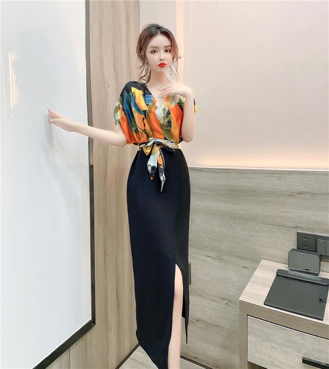 ワンピース 半袖 ノースリーブ 春 夏 秋 きれいめ 膝下 ミモレ丈 フレンチスリーブ Vネック カシュクール 襟なし ストレート Iライン 切り替えデザイン ドッキング ウエストマーク ウエストリボン スリット ブラック 黒 S M L XL 大人可愛い カジュアル 大人 上品 おしゃれの通販は