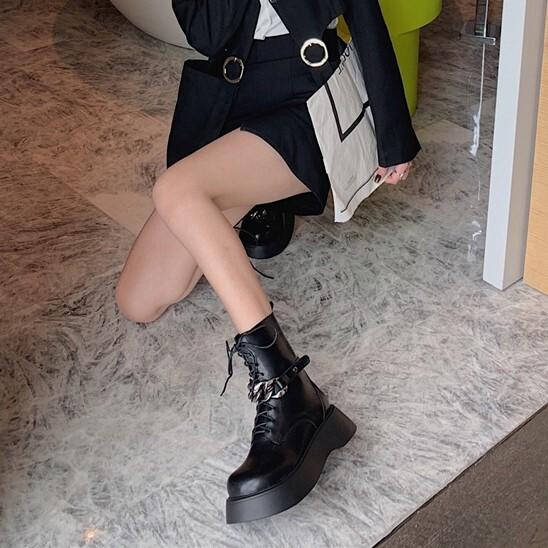 編み上げショート厚底ブーツシューズ 靴 くつ クツ ブーツ レディースシューズ 厚底スニーカー レディースブーツ ショートブーツ 厚底 リボン 歩きやすい 履きやすい 走れる ベルト バックル 美脚 脚長 チェーン 大人可愛い きれいめ シンプル カジュアル 大人 おしゃれの通販は 6,980円