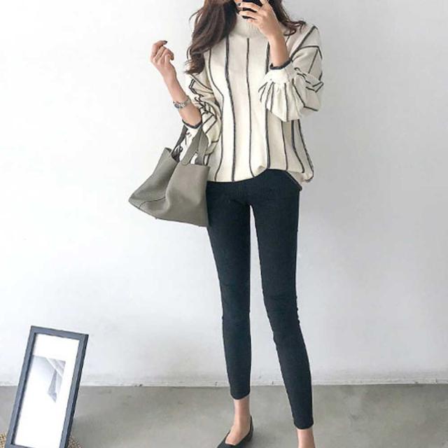 ストライプタートルニット ワンカラー トップス ブラウス カットソー ニット プルオーバー レディース 春 秋 きれいめ ショート ショート丈 七分袖 長袖 ボリューム袖 キャンディスリーブ ハイネック スタンドカラー ボトルネック フレア セミフレア シンプル 大人カラーの通販は 5,681円