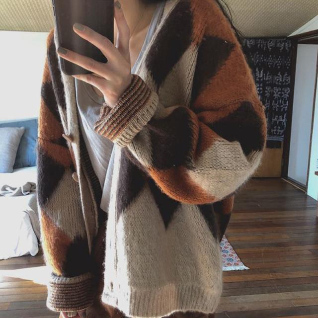 アウター カーディガン レディース 秋冬 春 かわいい 暖かい もこもこアウター 長袖 ボリューム袖 Vネック 襟なし BIGシルエット もこもこ モコモコ ふわふわ 前開き 編み込み 茶色 ブラウン アプリコット S M L XL 大きい 大きめ ゆったり ゆる かわいい 大人可愛い きれいめの通販は