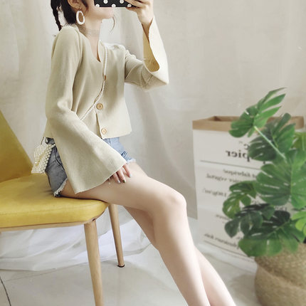 トップス セーター カーディガン 送料無料 個性的 3色 長袖 ベルスリーブ Vネック 細身 前開き 伸縮性 ボタン 日常使い 重ね着 無地 カラバリあり ブラック ホワイト アプリコット フリーサイズ 上品 大人可愛い 春 夏 秋 謝恩会 合コン コンパ 旅行 20代 30代 40代の通販は 5,980円