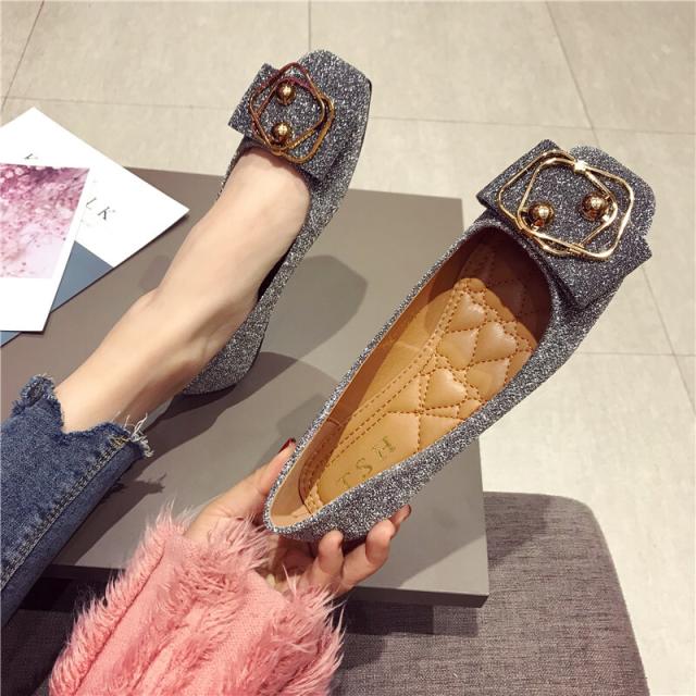 パンプス  レディース フラット シューズ ぺたんこ パンプス 通勤 フラット ぺたんこ ペタンコ かかと無し リボン 痛くない 歩きやすい 履きやすい キラキラ ラメ チャーム 送料無料 大人可愛い きれいめ シンプル カジュアル 個性的 の通販は