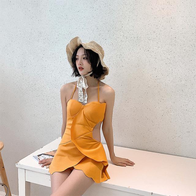 水着 スイムウェア レディース 紐 ワンピース ホルターネック フリル ウエストマーク 伸縮性 大人可愛い おしゃれ キュート 個性的 スタイリッシュ トレンド フェミニン 無地 リゾート 旅行 プール 海 美脚 スタイルアップ 韓国 モテ 背中見せ M L XL 黄色 ベイクドカラーの通販は 4,963円