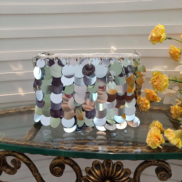 スパンコール パーティ バッグ カバン ウォレット レディースバッグ ショルダーバッグ ポシェット ポーチ 肩掛け 四角 キラキラ 送料無料 大人可愛い きれいめ 大人 おしゃれ かっこいい レトロ 大人可愛い こなれ感 ラブリー 個性的 クール 主役級 存在感 10代 20代 30代の通販は 6,273円