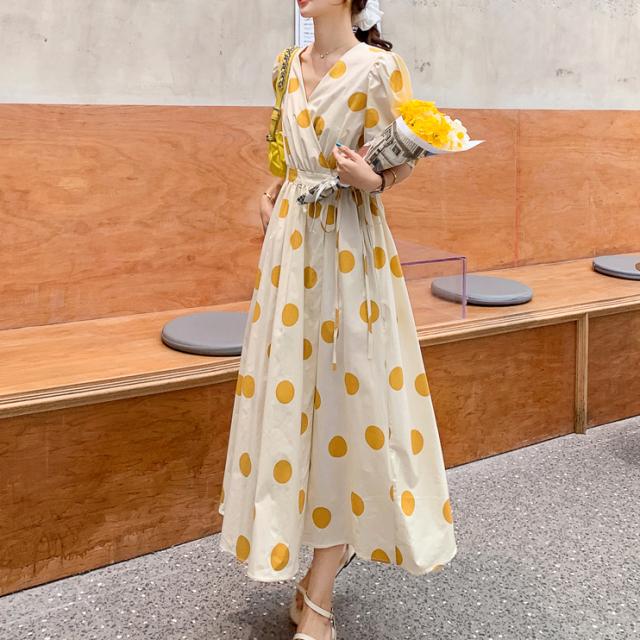 送料無料 個性的 春服 夏服 ドット柄 カシュクール ワンピ レディース ワンピース ひざ下 袖あり 半袖 パフスリーブ フレア インスタ映え SNS 映え モテ 流行 トレンド 海外トレンド ドット柄 水玉 モノトーン イエロー S M L XL カジュアル かわいい きれいめ コンサバの通販は