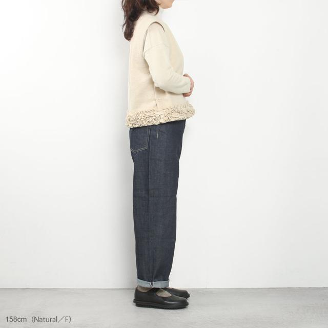 R&D.M.Co- アールアンドディーエムコー FRILL DECORATION BUTTON BIB