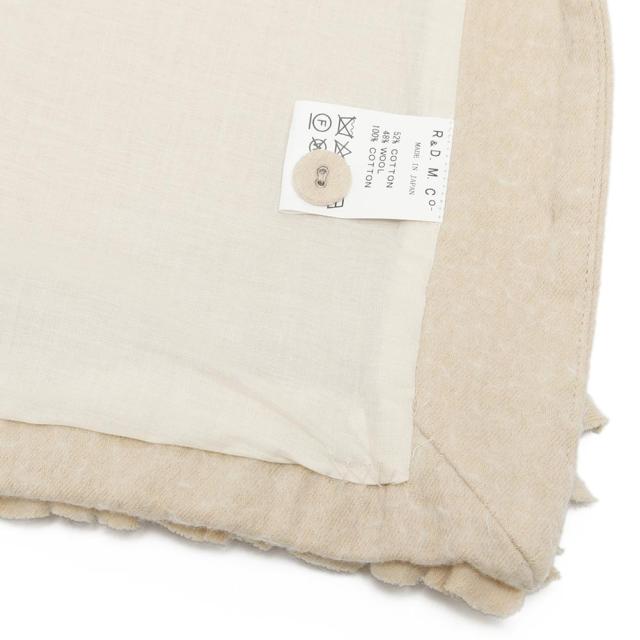 R&D.M.Co- アールアンドディーエムコー FRILL DECORATION BUTTON BIB