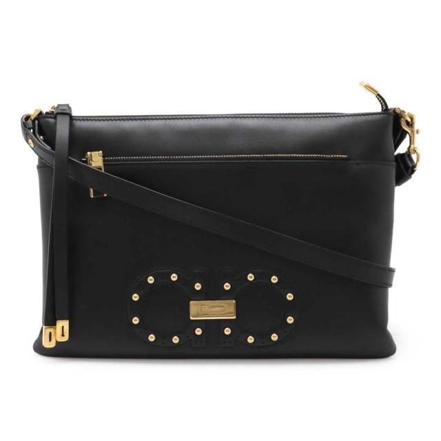 フェラガモ　レザー 黒 ショルダーバッグ スタッズ付き フェラガモレザー 黒 ショルダーバッグ スタッズ付き