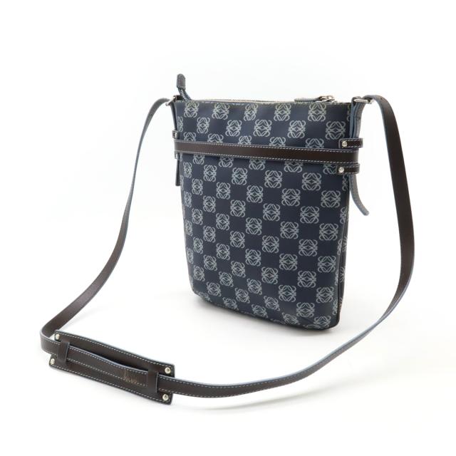 美品 LOEWE PVC アナグラム リピート ハーフムーン ショルダーバッグ 美品 LOEWE PVC アナグラム リピート ハーフムーン ショルダーバッグ