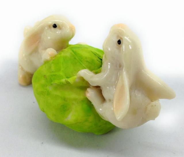 置物 仲良しウサギさん ミニ 卓上サイズ 癒し系 キャベツ Bタイプ の通販はau Pay マーケット ノイシュタット
