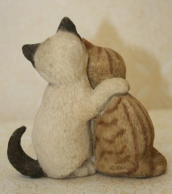 置物 リアルなネコちゃん ムギュと抱き合う2匹の子猫の通販はau Pay マーケット ノイシュタット