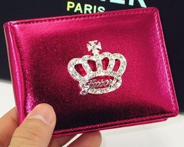 定期入れ パスケース メタリックカラー キラキラ 王冠 ローズ の通販はau Pay マーケット ノイシュタット 定期入れ パスケース メタリックカラー キラキラ 王冠 ローズ の通販はau Pay マーケット ノイシュタット