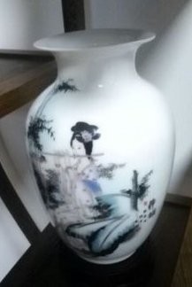 花瓶 中国伝統柄 景徳鎮 陶器製 回転式 台座付き (笛を吹く女性)の通販はau PAY マーケット - ノイシュタット | au PAY  マーケット－通販サイト