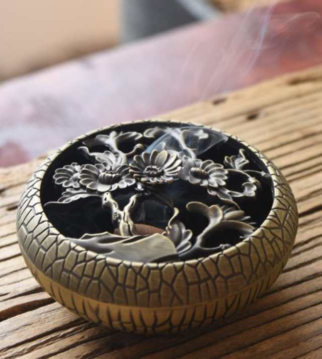 香炉 美しい植物モチーフ 透かし 亀裂模様 和モダン 金属製 (アンティークゴールド