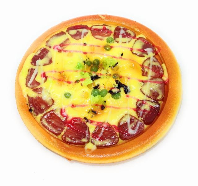 食品サンプル サラミとグリンピースのピザ ホール型の通販はau Pay マーケット ノイシュタット