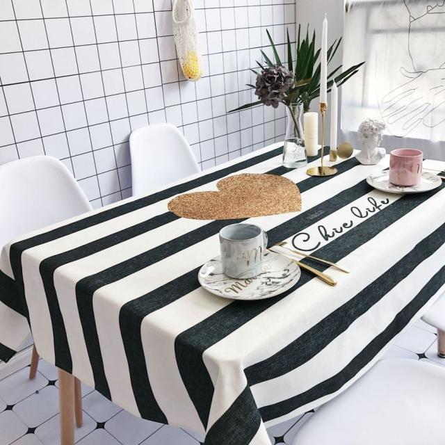 テーブルクロス モノトーンのボーダー ゴールドのハート スタイリッシュ 長方形 やや小さめの通販はau Pay マーケット ノイシュタット