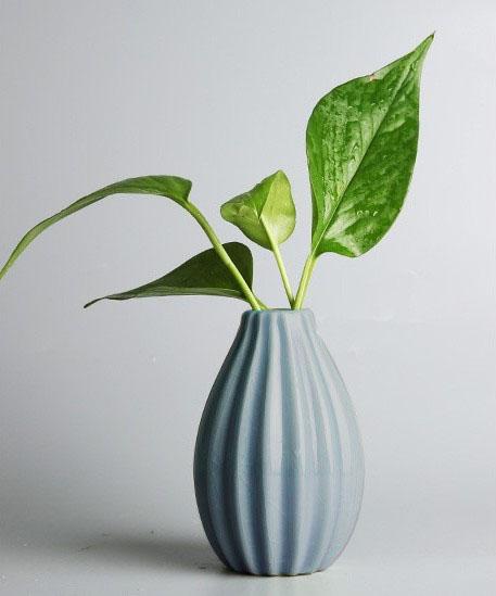 取り組む 出来事 退屈な 花瓶 縦長 ゴミ 紫の 工業化する