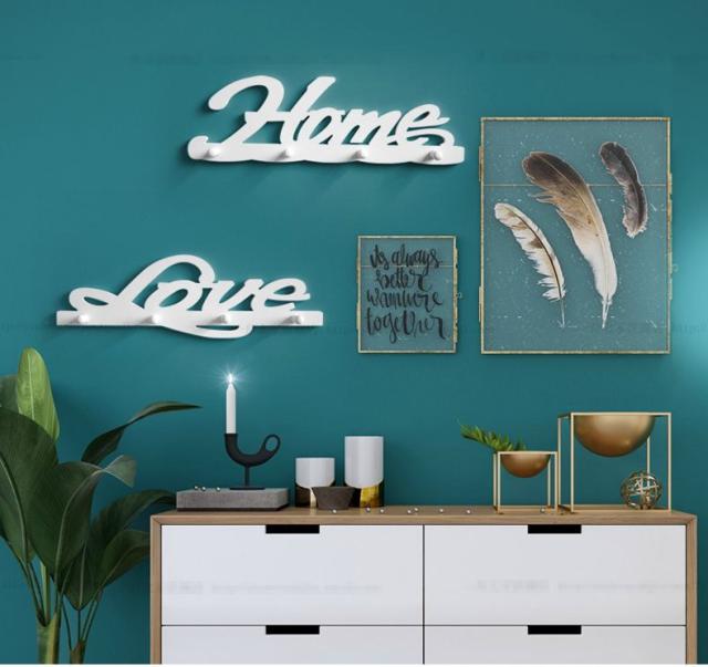 ウォールフック 英文字 筆記体風 スタイリッシュ 木製 5連 Love の通販はau Pay マーケット ノイシュタット