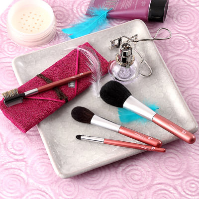 良質な素材と高い品質 熊野化粧筆 〈 発色が綺麗な4本セット 〉筆包み付 ｜ 有限会社瑞穂・広島県