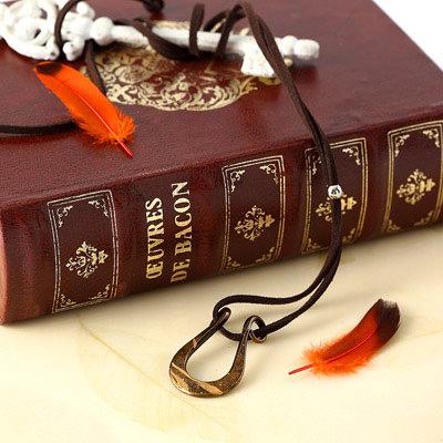 伝統技術、漆と金彩でデザインした OLD TIME ペンダント（馬蹄） 流工房・岩手県の通販は