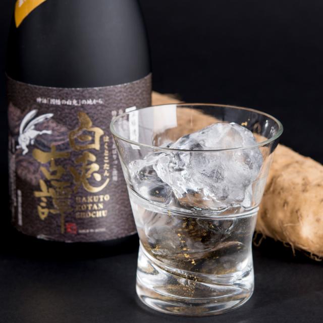 送料無料 芋焼酎 白兎古潭 鳥取県 限定 焼酎 特産 砂丘長芋 ねばりっこ 微減圧蒸留酒 本格焼酎 黒 30度 鳥取県 【北海道・沖縄・離島 お届け不可】の通販は