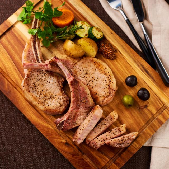 イベリコ豚骨付きステーキ＆トリュフ塩 豚肉 スペイン産 豚ロース ステーキ 精肉 5,940円