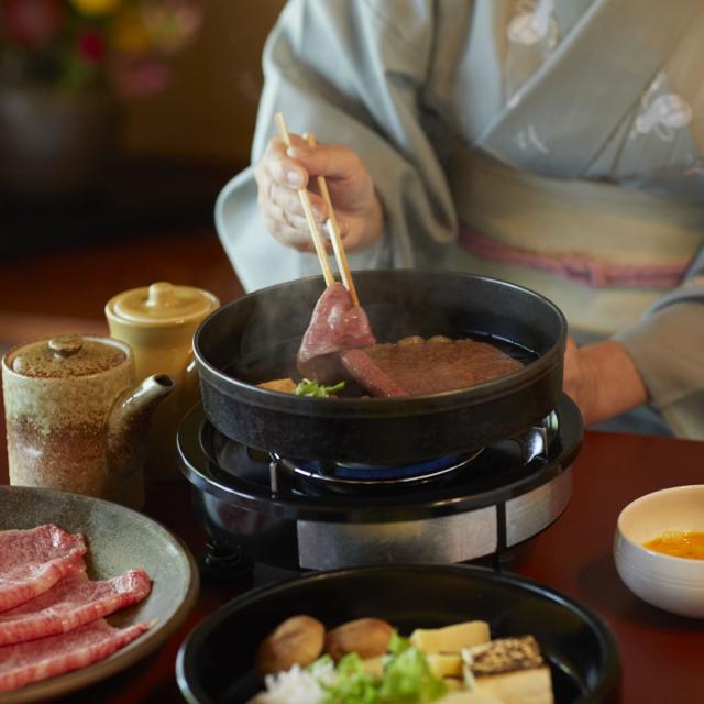 国産 黒毛和牛 肩・肩ロース すき焼 600g 牛肉 スライス すき焼き用牛肉 すき焼き肉 贅沢 グルメ 肉 日本橋 和牛専門店 日山
