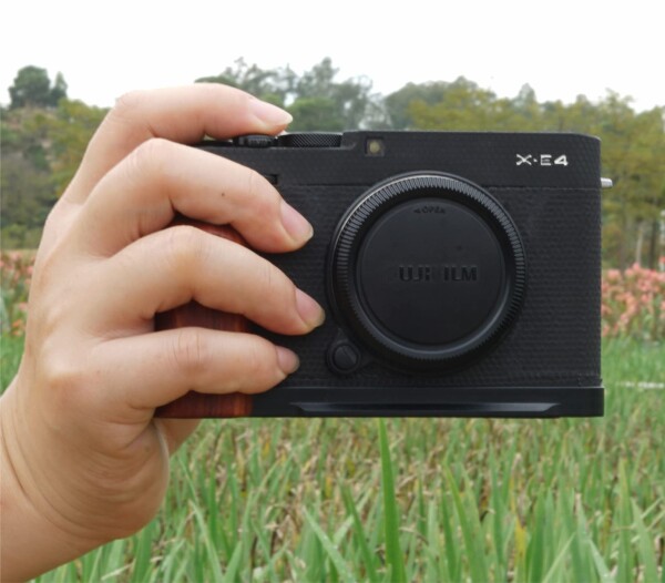 WEPOTO Fujifilm X-E4用ハンドグリップノーブルウッド+メタル (GP-XE4-R)_5