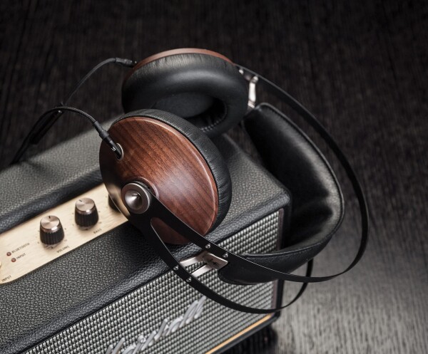 Meze Audio ヘッドフォン 99 CLASSICS シルバー M99C-WS-Jの通販はau