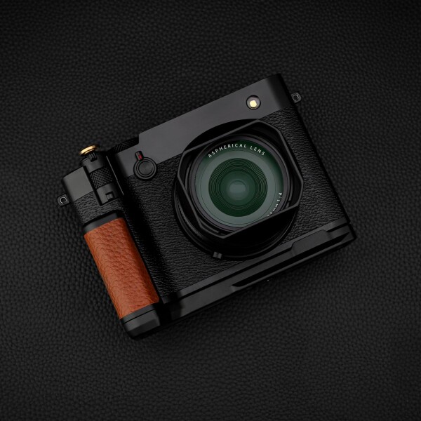 Haoge ハンドル ハンドグリップ 富士フイルム GFX100RF カメラボディ用 L字型グリップブラケット ブラウン_1