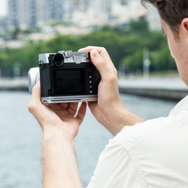 JJC 金属 L型ハンドグリップ 富士フイルム Fujifilm GFX100RF カメラ適用 電池交換が便利 底の1/4"-20ネジ穴 & アルカタイプ スピーカー穴付き シルバー_8