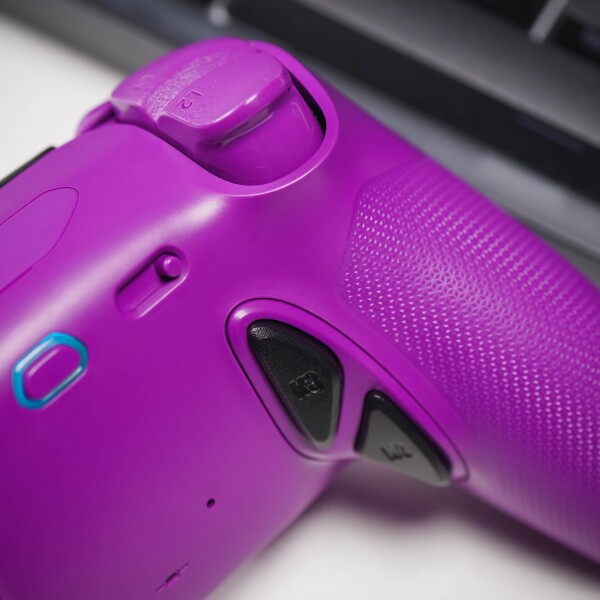 HEXGAMING ホールエフェクトバージョンps5やPCや携帯など対応用PHANTOM Proゲーミングコントローラー、4つの割り当て可能な背面ボタンが付いて、プロファイルが6種類登録できて、交換可能な_2